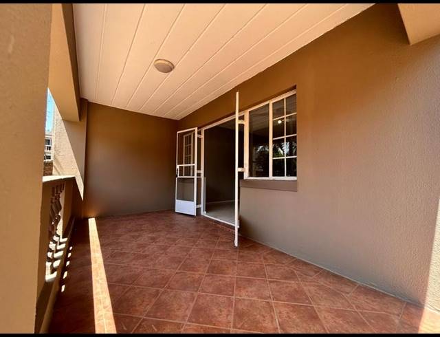 2 BEDROOM TOWNHOUSE FOR SALE IN VORNA VALLEY